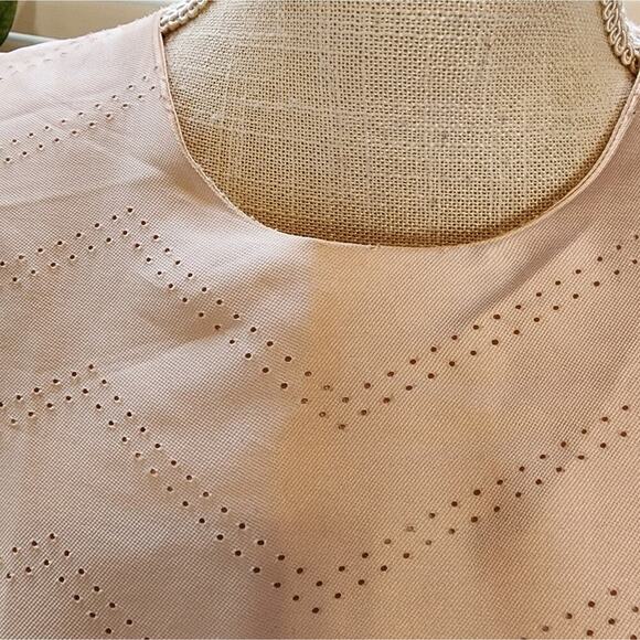 ALEXIS MED PLEATED PINHOLE BLUSH PEPLUM DRESS - Picture 5 of 9